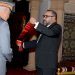 Sa Majesté le Roi Mohammed VI décore le général de Corps d’Armée Hosni Benslimane du Grand Cordon du Wissam Al Arch